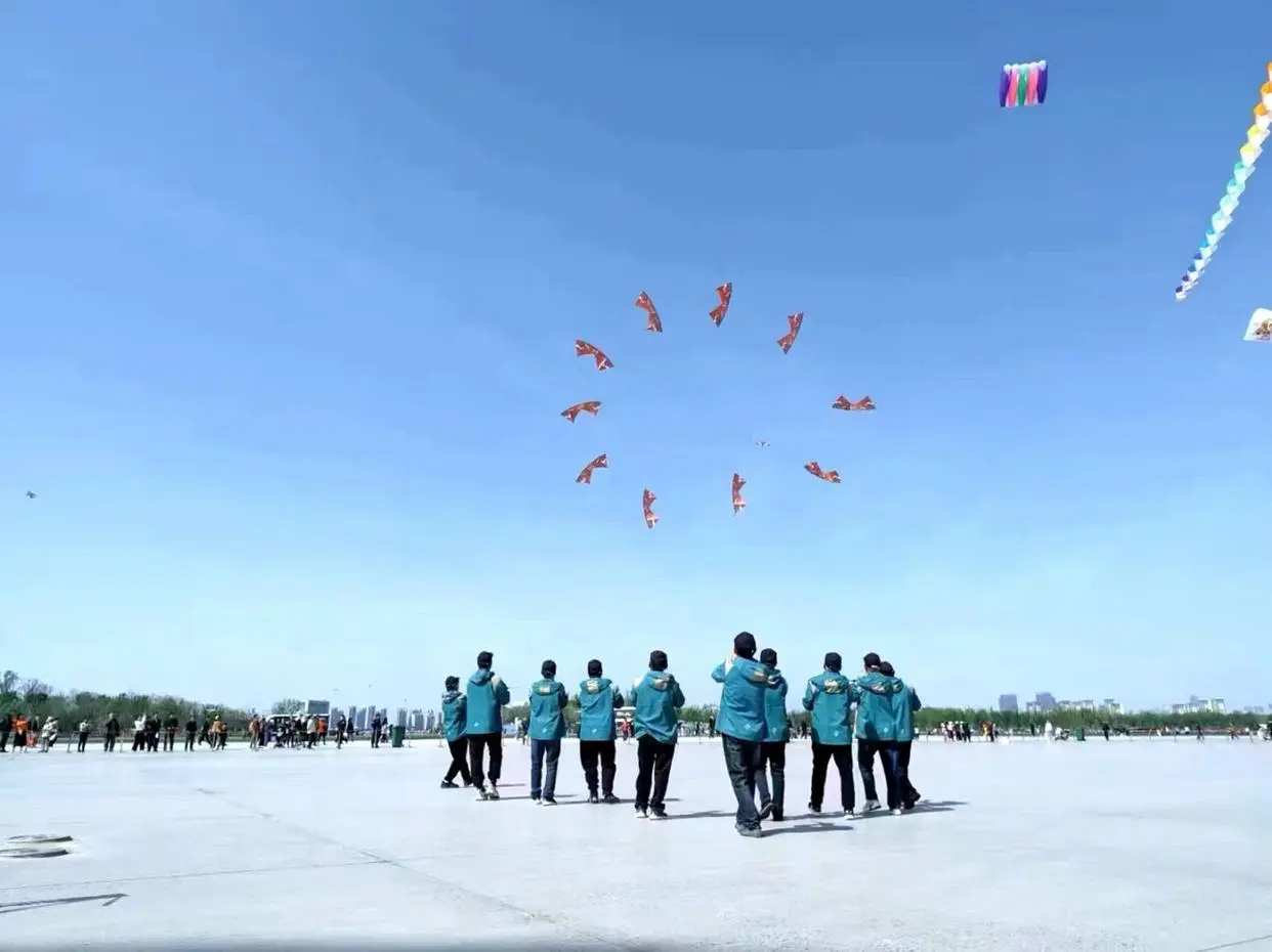 Parque Luogang , Hefei organizó un festival internacional inaugural de kitesurf-China Connect